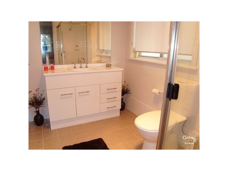 15 Ceylon Close, Cameron Park NSW 2285