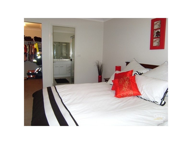 15 Ceylon Close, Cameron Park NSW 2285