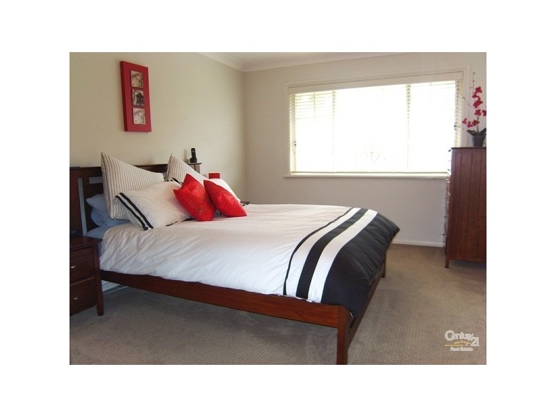 15 Ceylon Close, Cameron Park NSW 2285