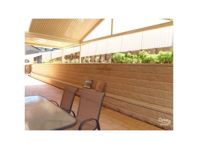 15 Ceylon Close, Cameron Park NSW 2285