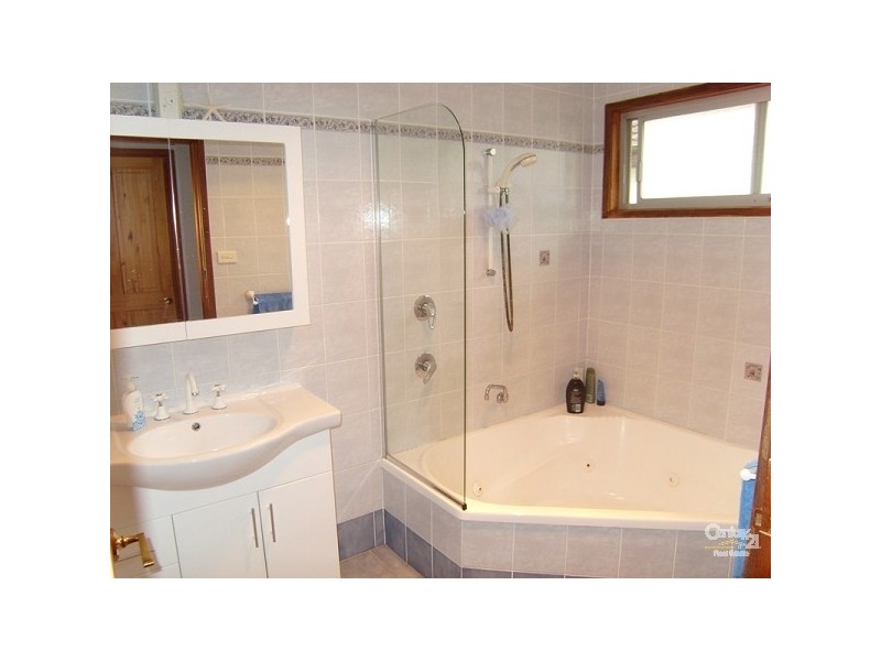 8 Mowbray Avenue, Edgeworth NSW 2285