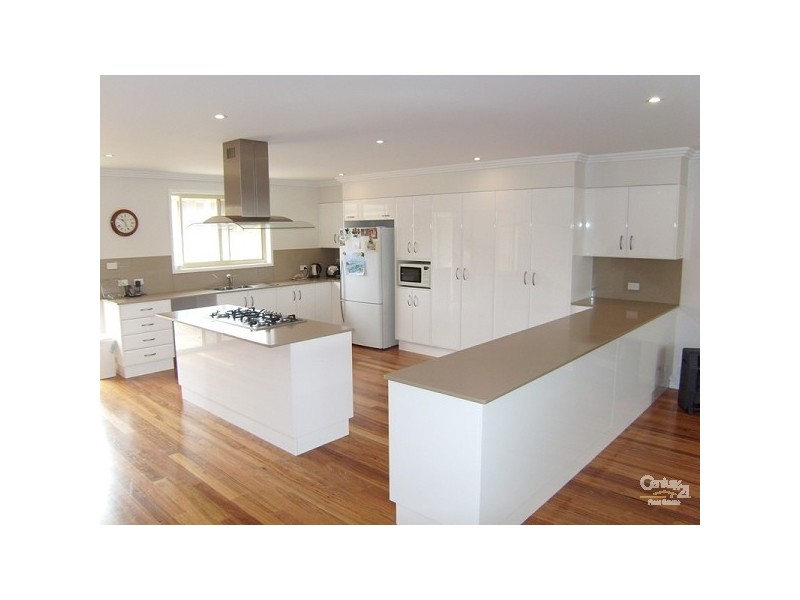 15 Clarkstone Avenue, Cameron Park NSW 2285