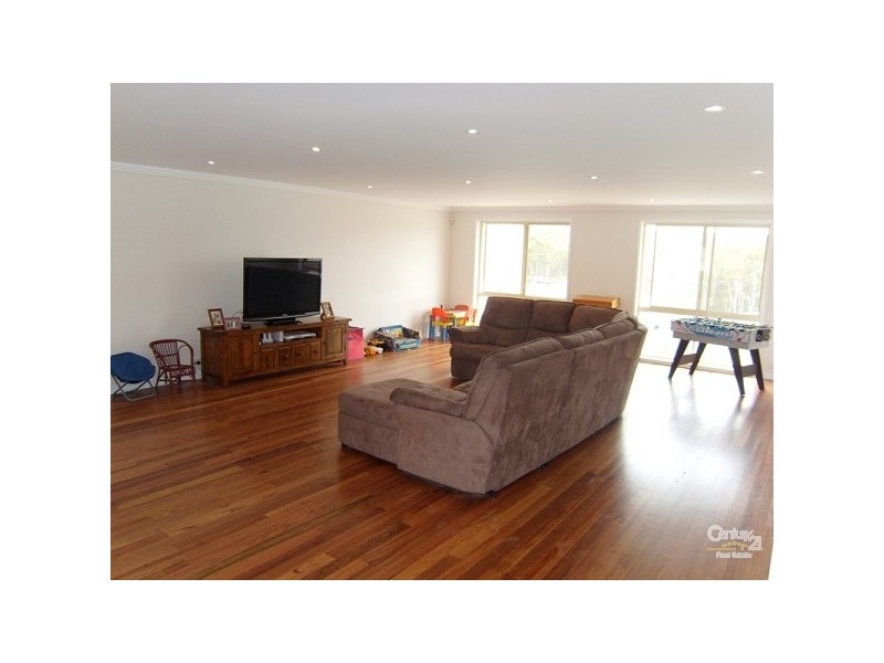 15 Clarkstone Avenue, Cameron Park NSW 2285