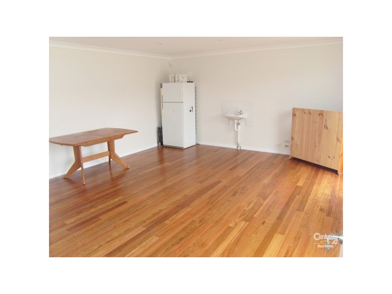 15 Clarkstone Avenue, Cameron Park NSW 2285