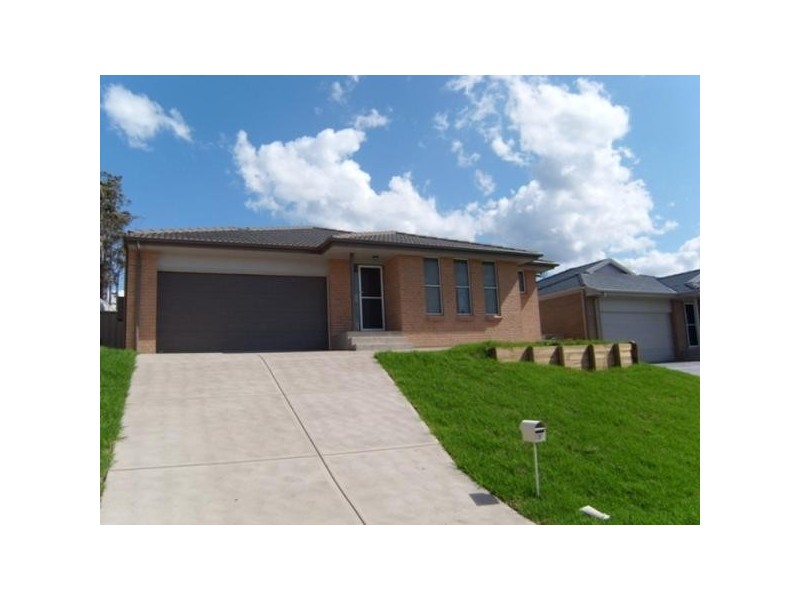 5 Clarkestone Avenue, Cameron Park NSW 2285