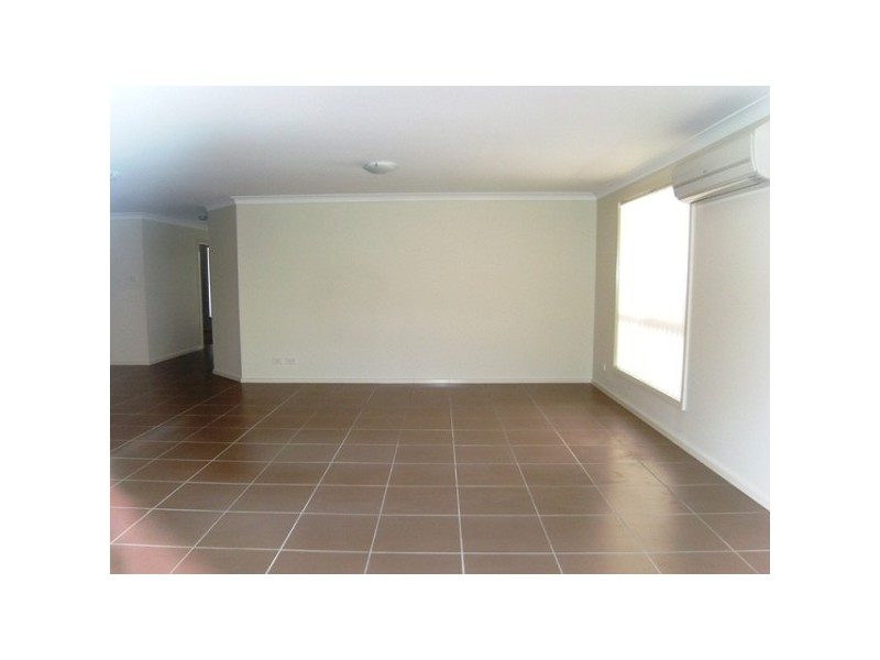 5 Clarkestone Avenue, Cameron Park NSW 2285