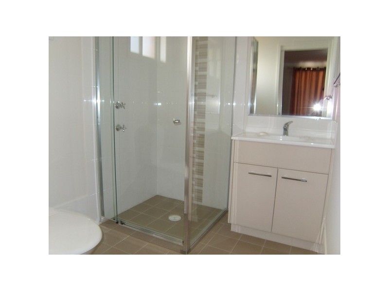 16 Clarkstone Ave, Cameron Park NSW 2285