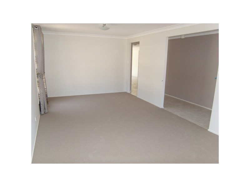 16 Clarkstone Ave, Cameron Park NSW 2285