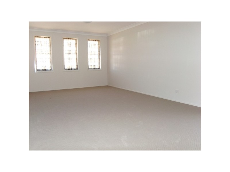 16 Clarkstone Ave, Cameron Park NSW 2285