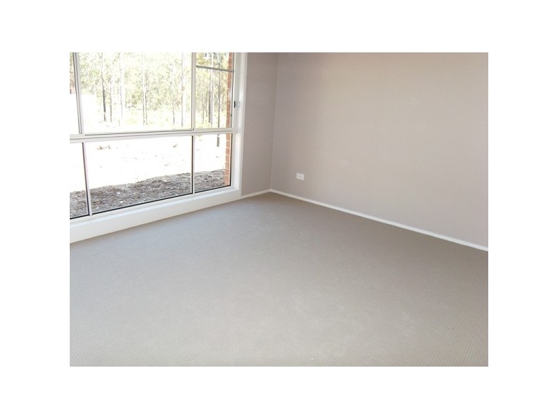 16 Clarkstone Ave, Cameron Park NSW 2285