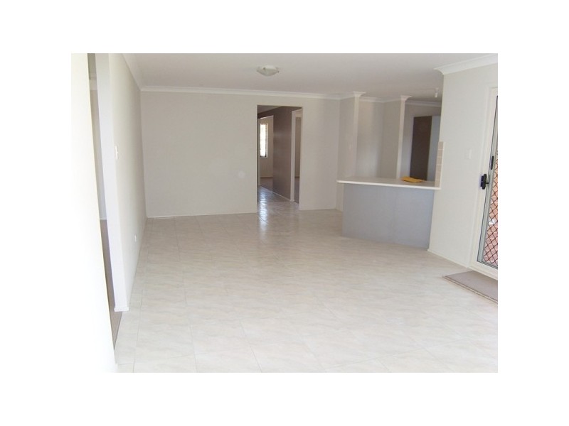 16 Clarkstone Ave, Cameron Park NSW 2285