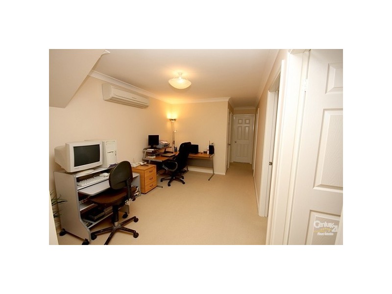 5 Hanover Road, Cameron Park NSW 2285