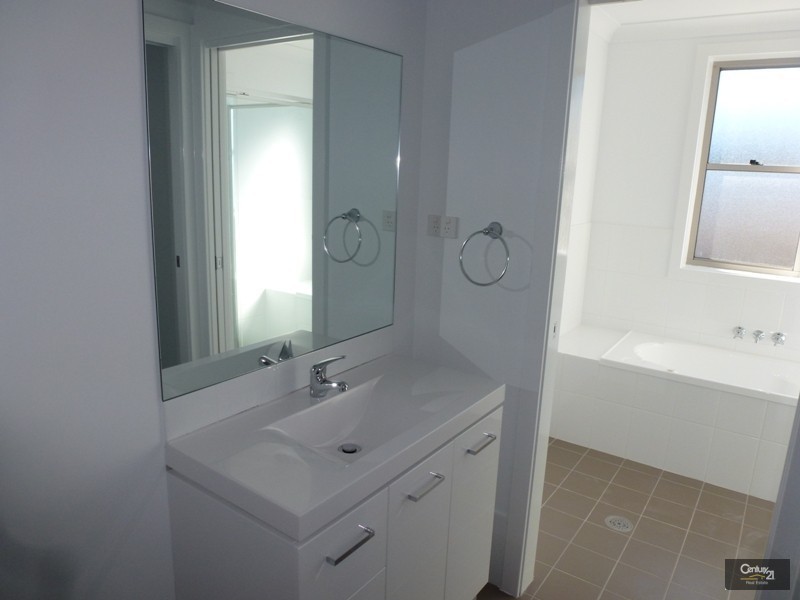 9/8 Angophora Drive, Warabrook NSW 2304