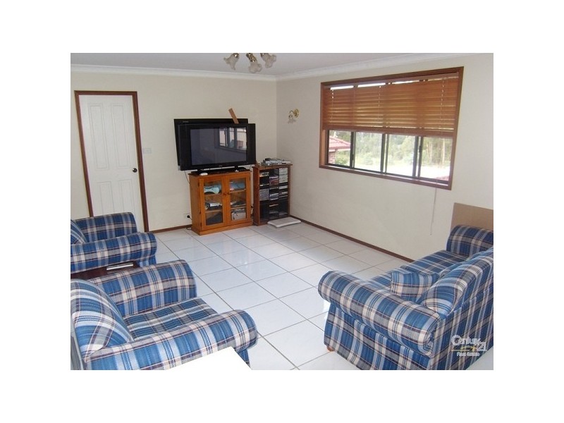 2 Sackville Street, Killingworth NSW 2278