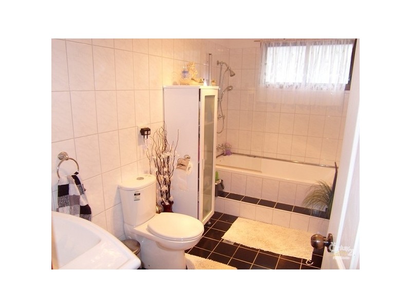 2 Sackville Street, Killingworth NSW 2278