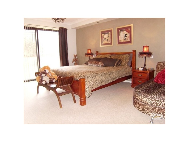 2 Hebe Place, Cameron Park NSW 2285