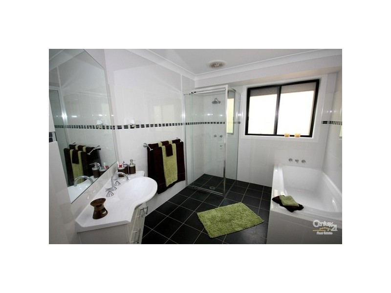 9 Bangalore Place, Cameron Park NSW 2285