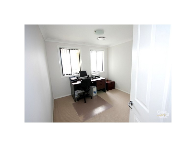 9 Bangalore Place, Cameron Park NSW 2285