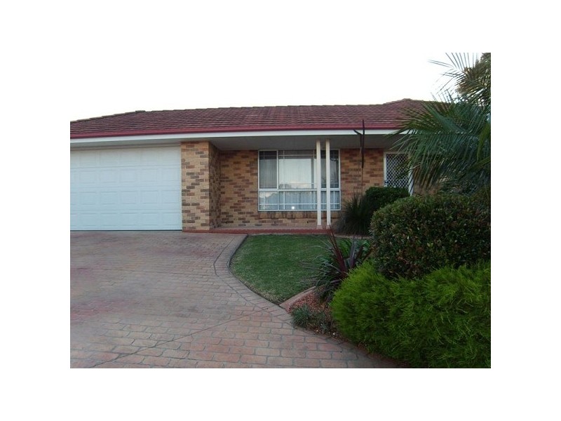 35 Bracken Close, Cameron Park NSW 2285