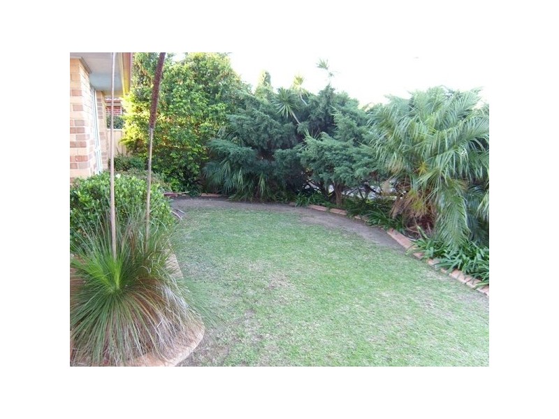 35 Bracken Close, Cameron Park NSW 2285