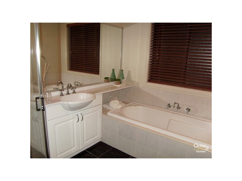 2 Janus Close, Cameron Park NSW 2285