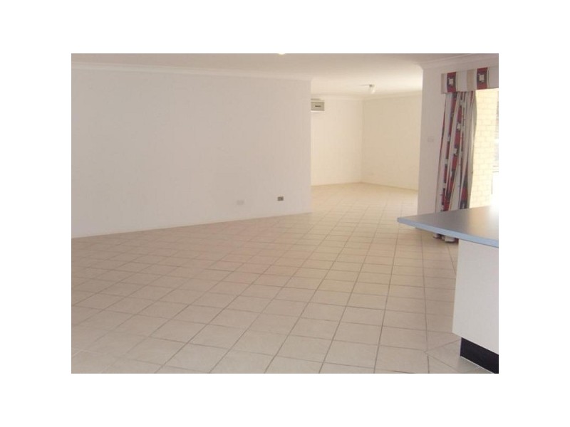 9 Jupiter Circuit, Cameron Park NSW 2285
