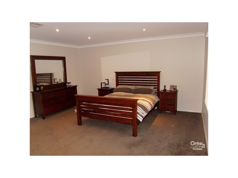 8 Greenock Court, Cameron Park NSW 2285