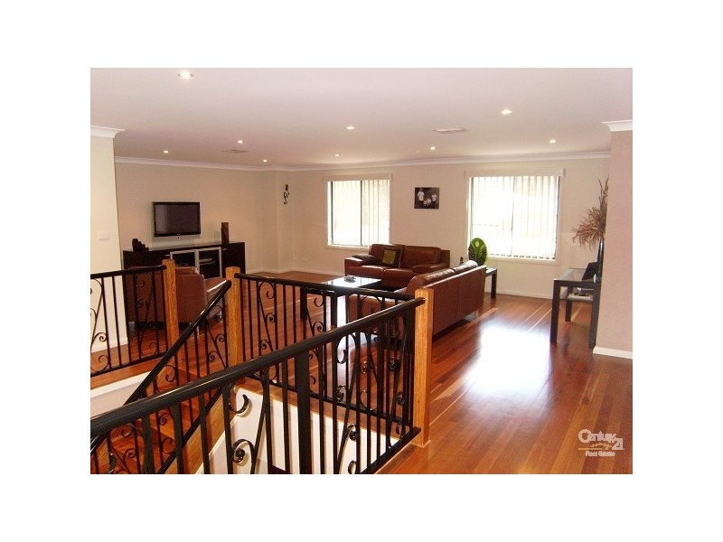 8 Greenock Court, Cameron Park NSW 2285