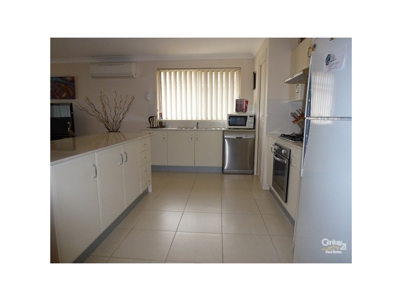 8 Northridge Drive, Cameron Park NSW 2285