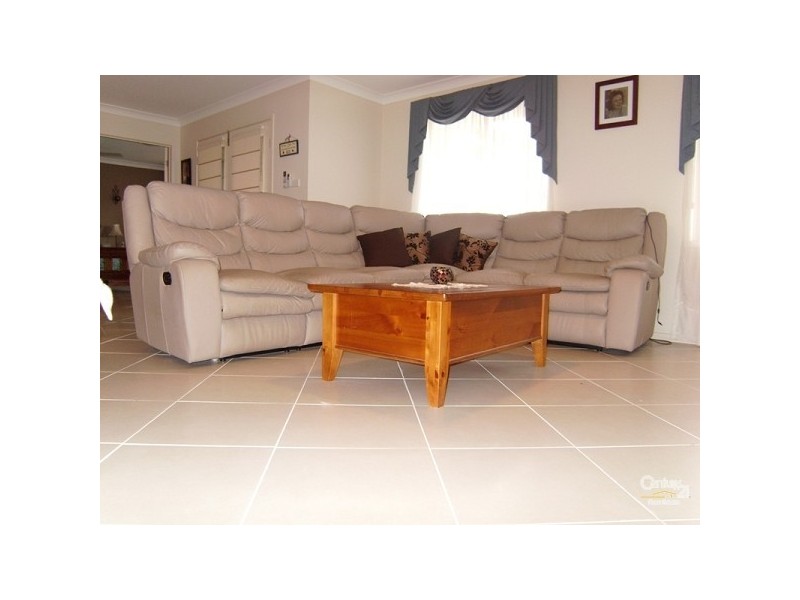 8 Northridge Drive, Cameron Park NSW 2285