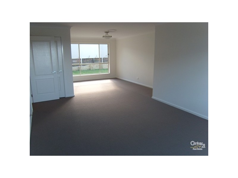 4 Quartz Place, Cameron Park NSW 2285