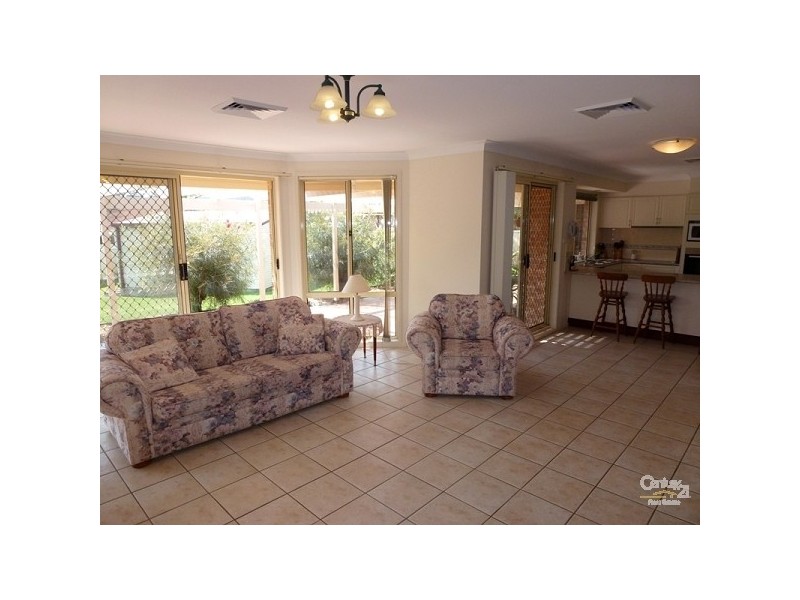 5 Peacock Court, Cameron Park NSW 2285