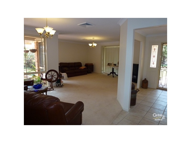 5 Peacock Court, Cameron Park NSW 2285