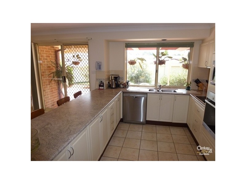 5 Peacock Court, Cameron Park NSW 2285