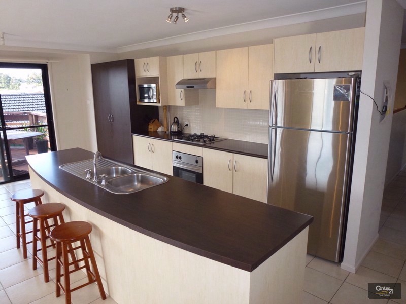 10 Amber Avenue, Fletcher NSW 2287