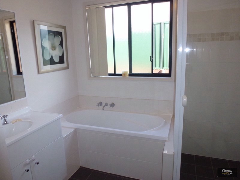 10 Amber Avenue, Fletcher NSW 2287