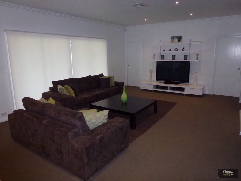 81 Constitution Drive, Cameron Park NSW 2285