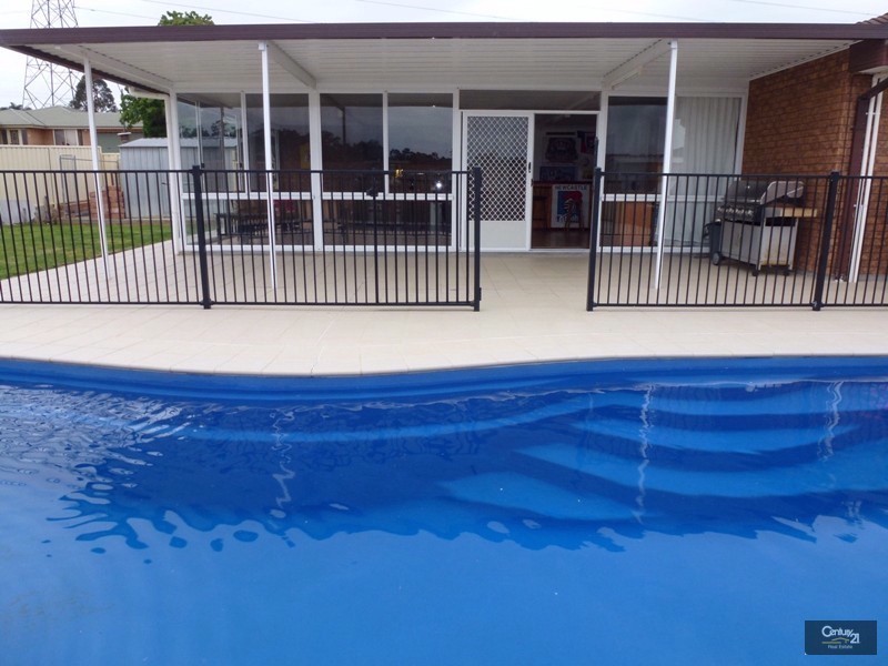 1  Peacock Court, Cameron Park NSW 2285