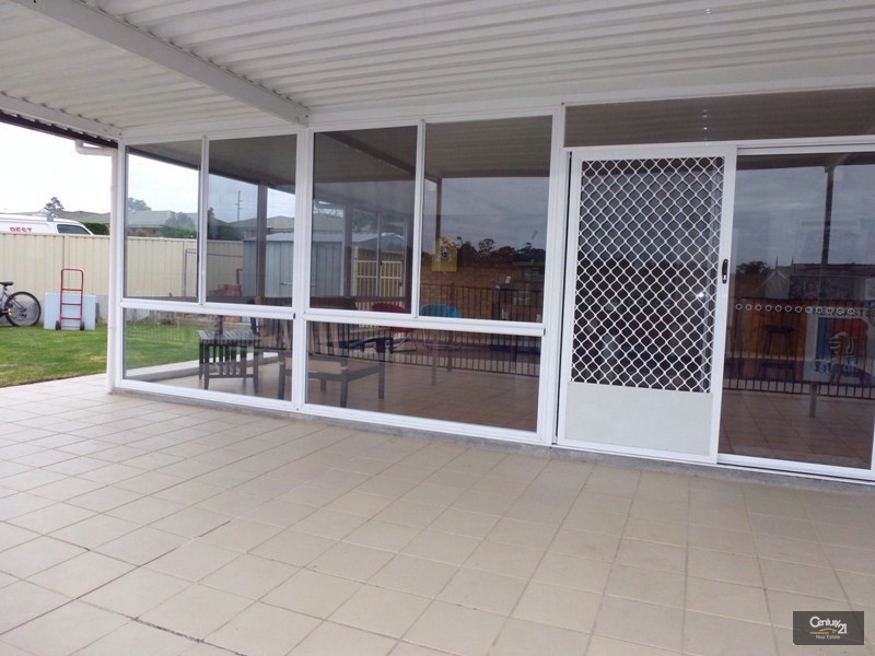 1  Peacock Court, Cameron Park NSW 2285