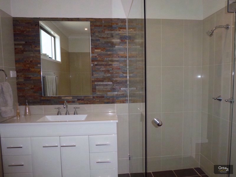 5 Stephenson Street, Killingworth NSW 2278