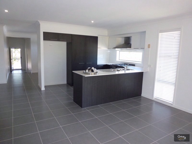 11 Nithsdle Street, Cameron Park NSW 2285