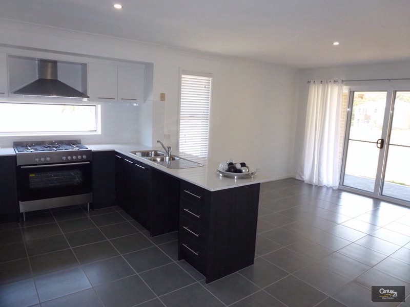 11 Nithsdle Street, Cameron Park NSW 2285