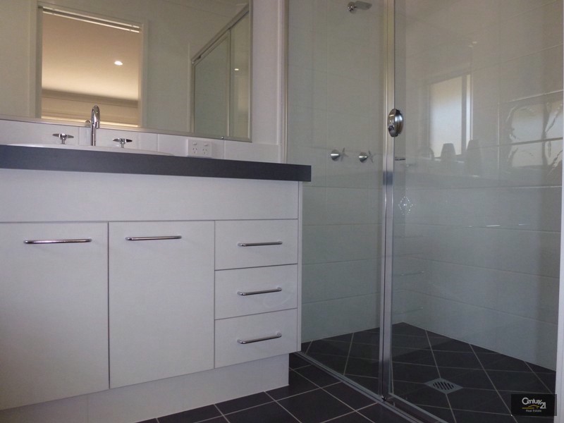 11 Nithsdle Street, Cameron Park NSW 2285