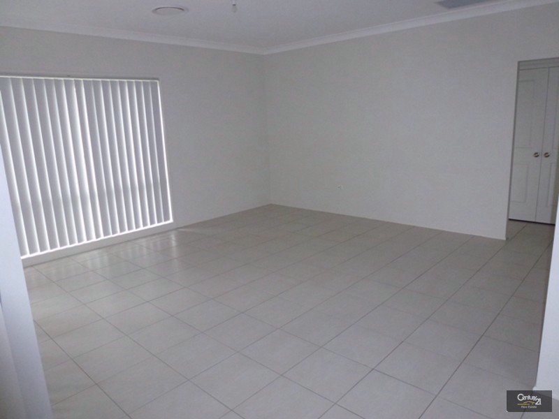 18 Ridgemont Avenue, Cameron Park NSW 2285