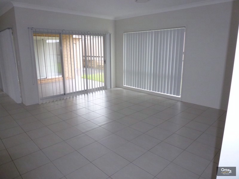 18 Ridgemont Avenue, Cameron Park NSW 2285