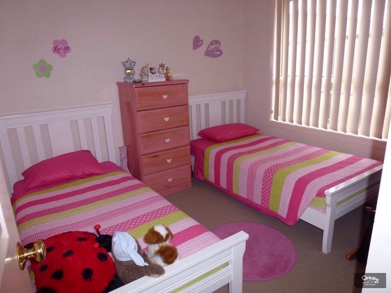 2 Greenock Court, Cameron Park NSW 2285