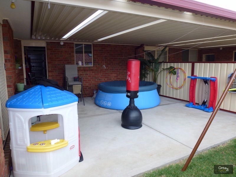 2 Greenock Court, Cameron Park NSW 2285