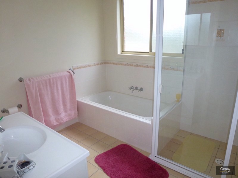 2 Greenock Court, Cameron Park NSW 2285