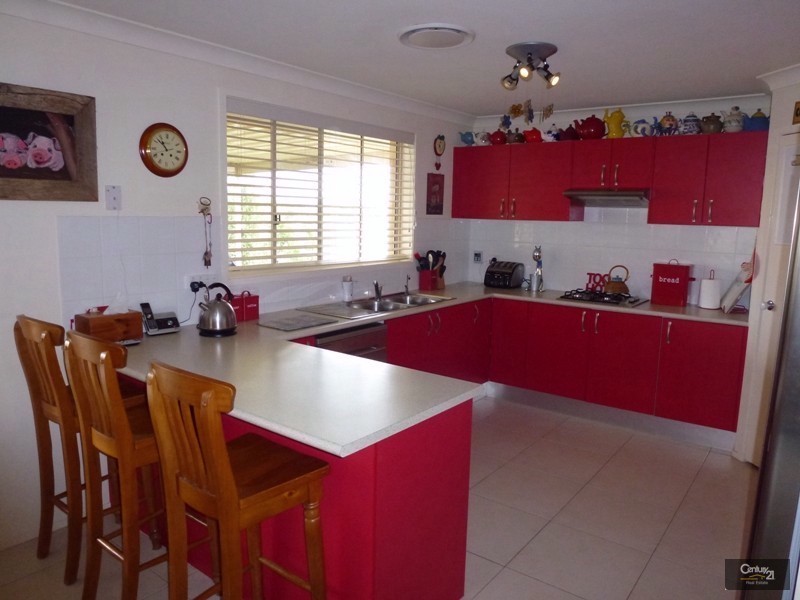 12 Harcourt Parade, Macquarie Hills NSW 2285