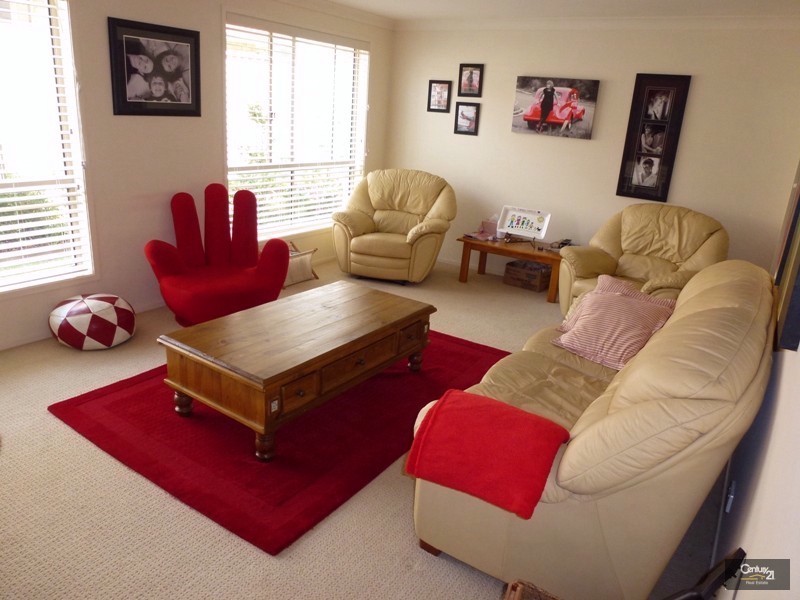 12 Harcourt Parade, Macquarie Hills NSW 2285